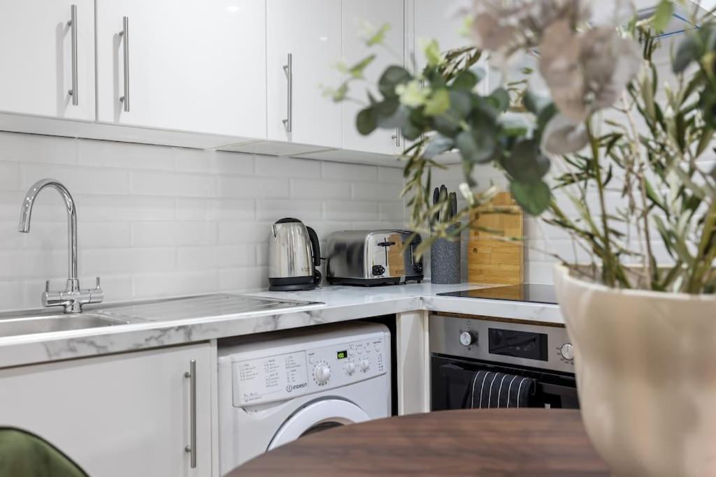 Parkhurst Apartments By Hiatus Concierge Лондон Екстериор снимка